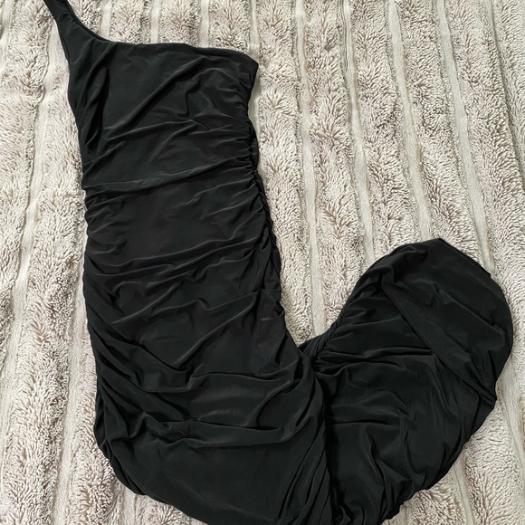NWT❗️Single Shoulder Black Bodycon Dress - Picture 3 of 3